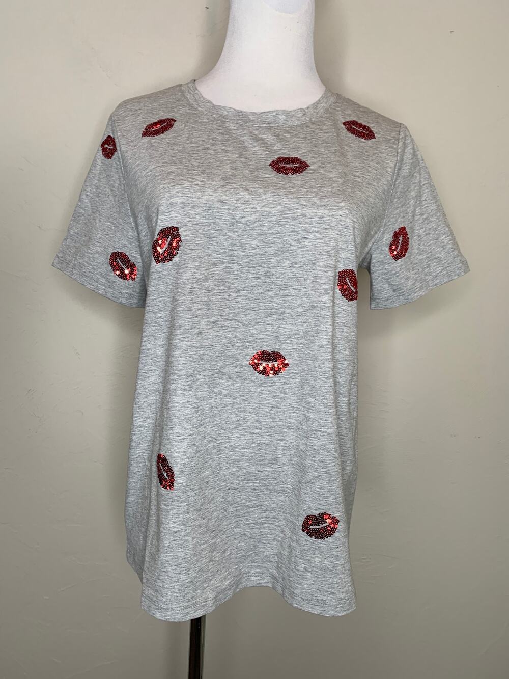 Gray T Shirt Red Sequin Lips Sz Medium